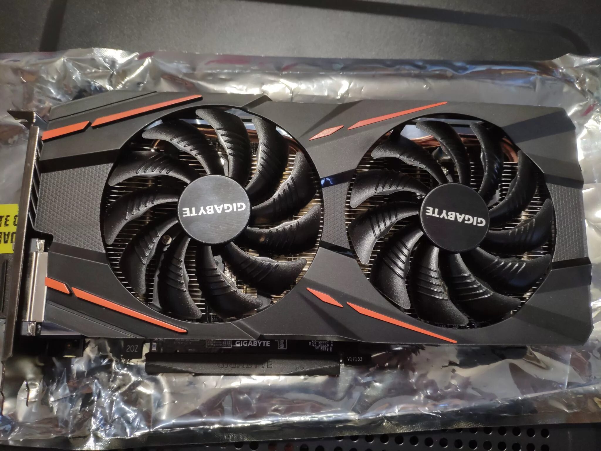 Gigabyte rx 570 gaming. Gigabyte RX 570 4gb. Видеокарта Gigabyte RX 570 4gb. Gigabyte RX 570 4gb Gaming. Видеокарта RX 570 4gb гигабайт.