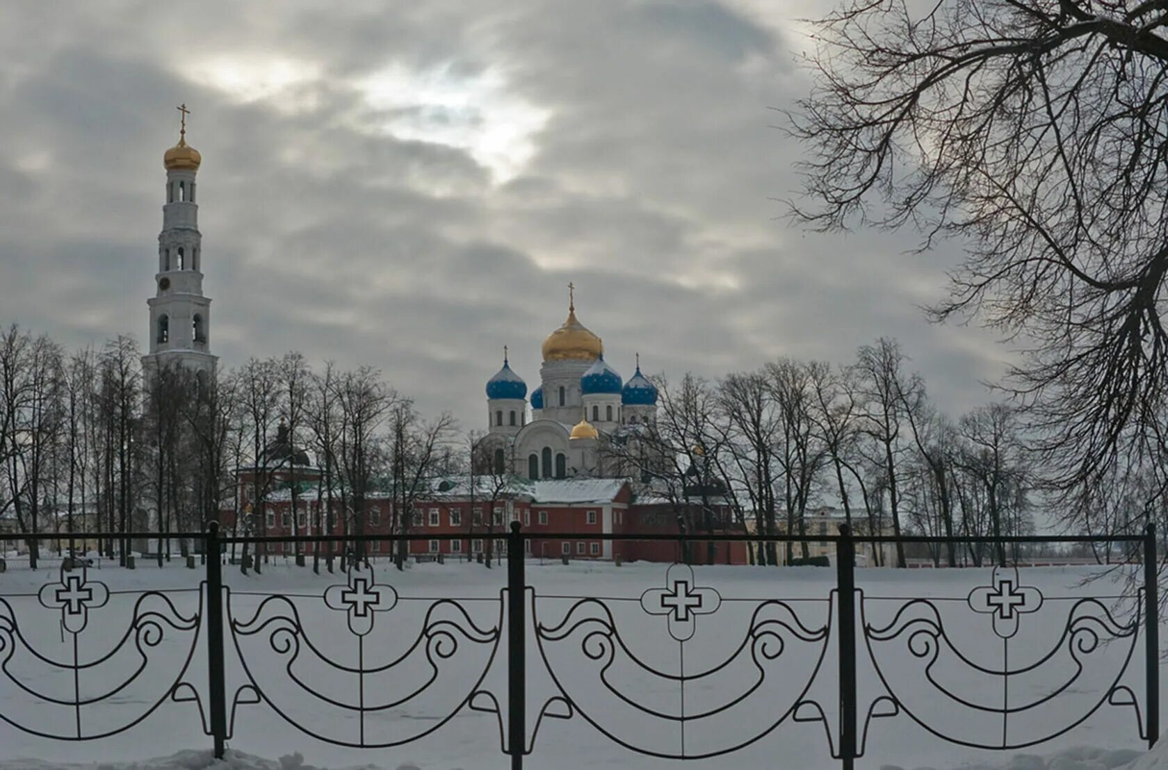 Свято никольский угрешский. Монастырь в Дзержинске Николо Угрешский. Храм Николо Угрешский монастырь. Свято-Никольский Угрешский мужской ставропигиальный монастырь. Николо-Угрешский монастырь в Дзержинском.