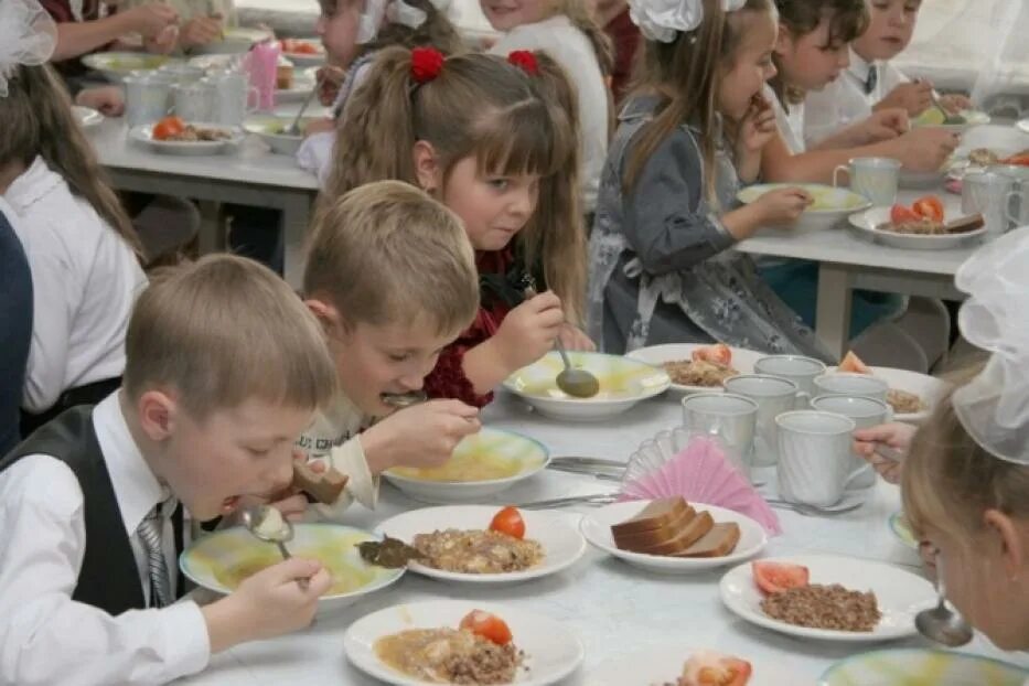 Дети в столовой. Питание детей в школе. Школьная еда. Горячее питание школьников. Горячее питание в школе.
