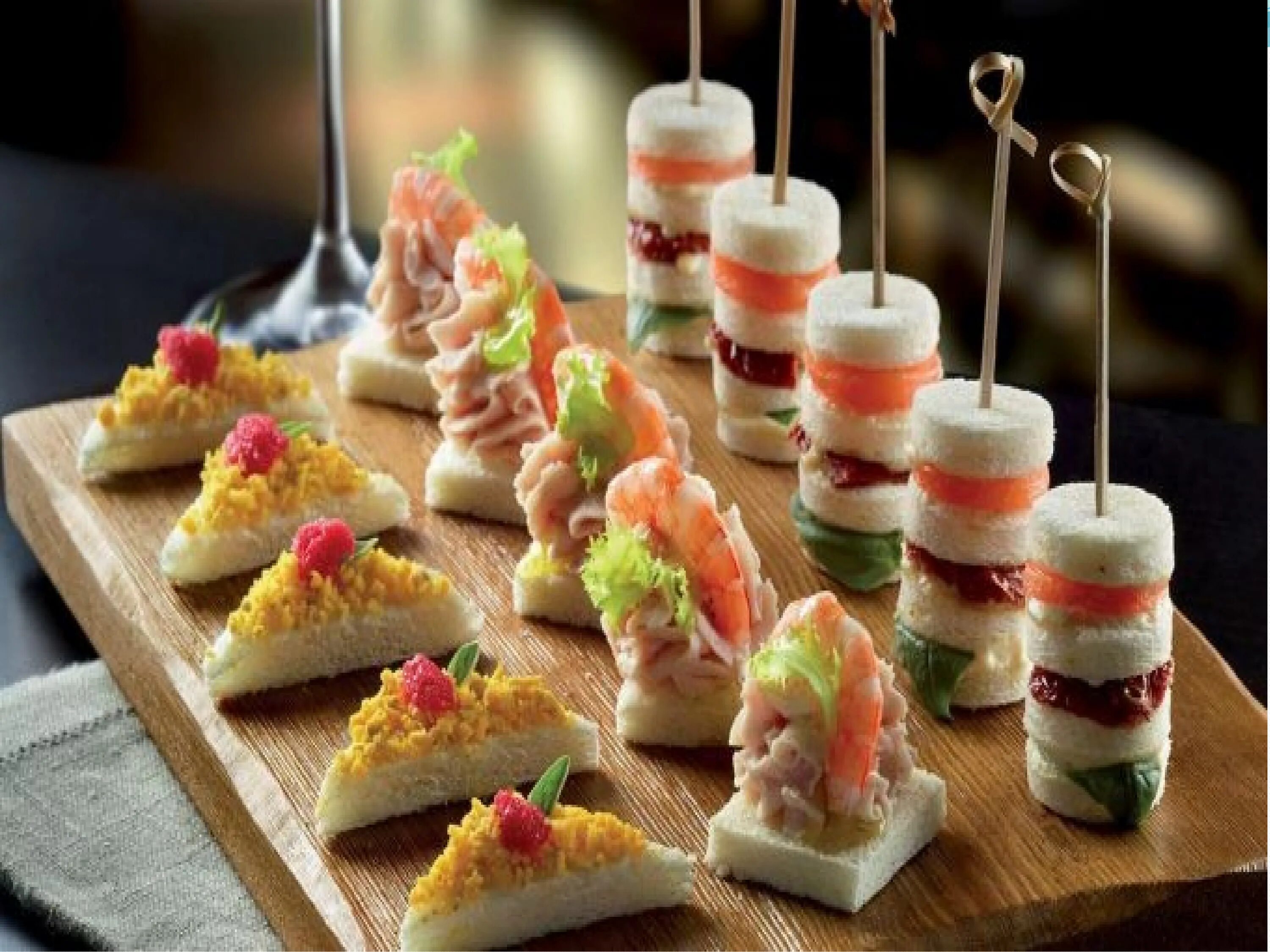 Ассортимент закусочных бутербродов. Ассортимент закусочных бутербродов. Красивые бутерброды. Ассортимент закусочных бутербродов. Ассортимент канапе и технология приготовления.