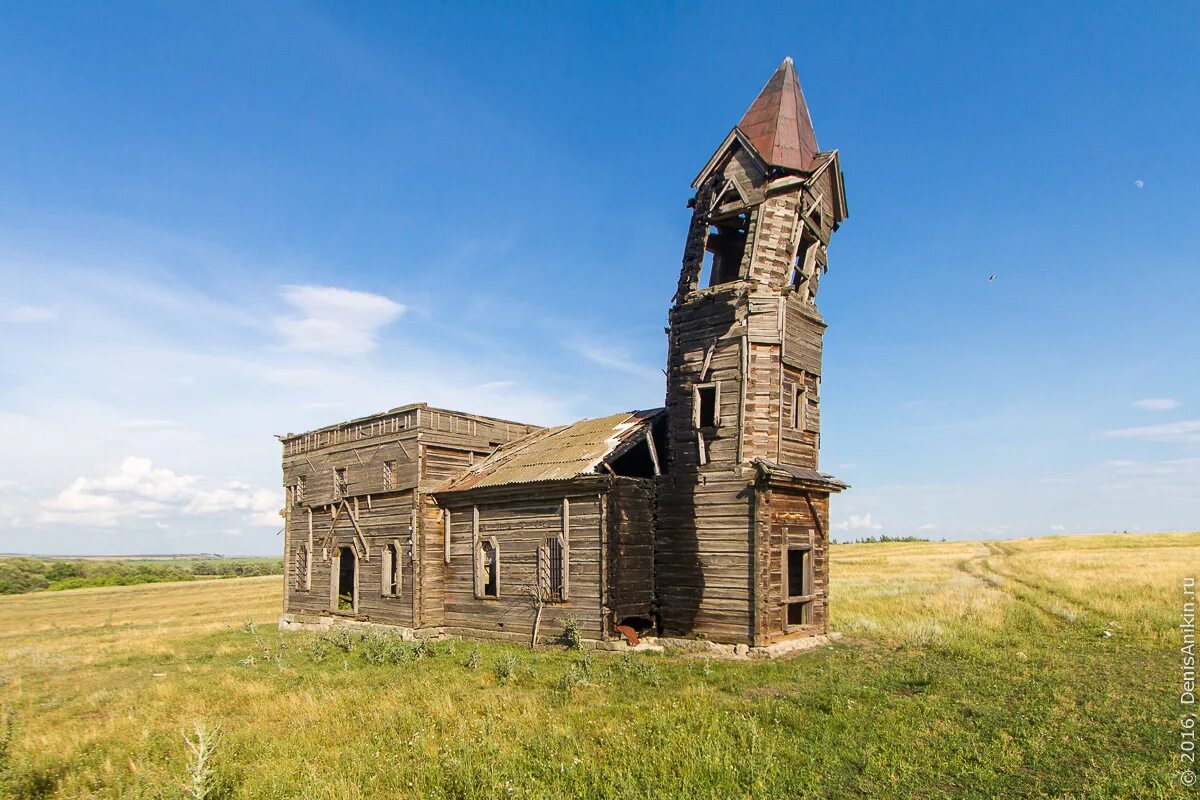 Село чинах. Храм в селе Осиновка. Церковь новая Осиновка Аткарский район. Деревянная Церковь Аткарский район. Новая Осиновка. Церковь Михаила Архангела..