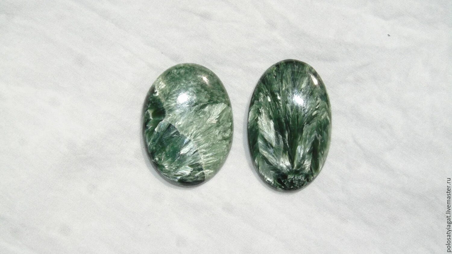 Клинохлор кольцо. Камень серафинит магические. Серафинит камень магические свойства. Камень серафинит магические. Клинохлор минерал.