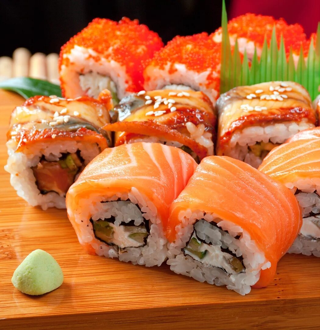 Покажи суши. Сет искушение роллы. Вкусные роллы. Аппетитные суши и роллы. Очень вкусные роллы.
