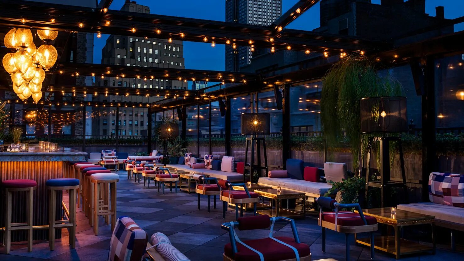 Magic Rooftop. Moxy-times-Square. Fantomas Rooftop VIP Lounge. Magic hour