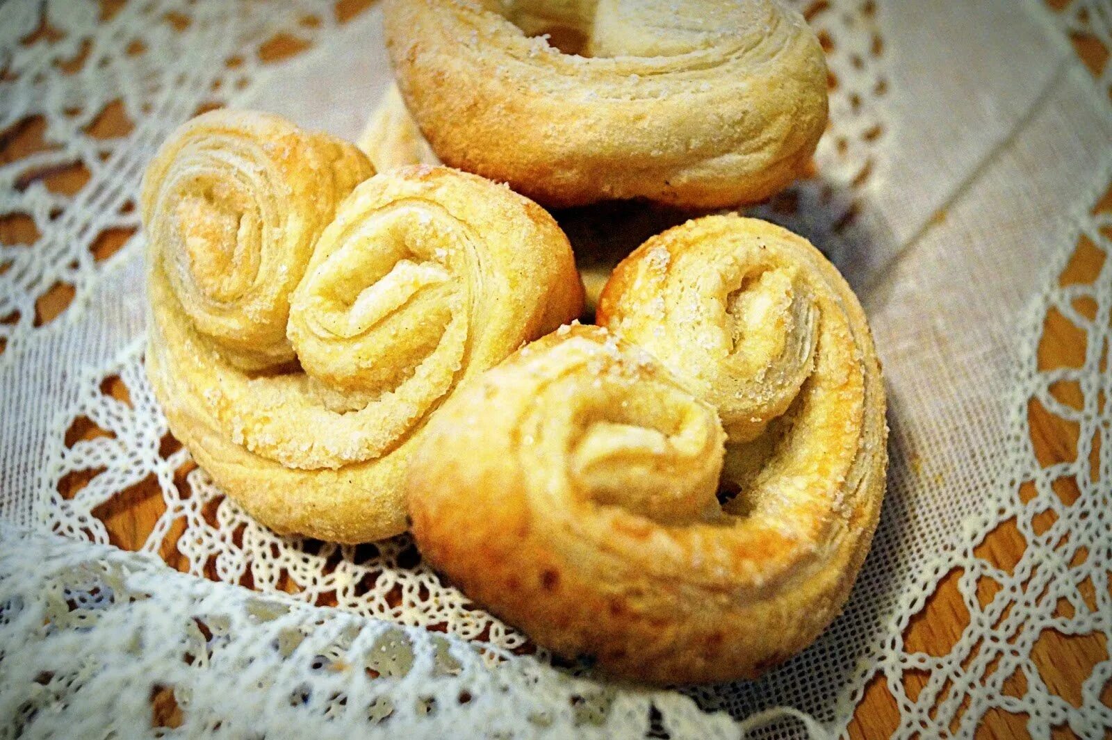 Печенье из слоеного теста с джемом