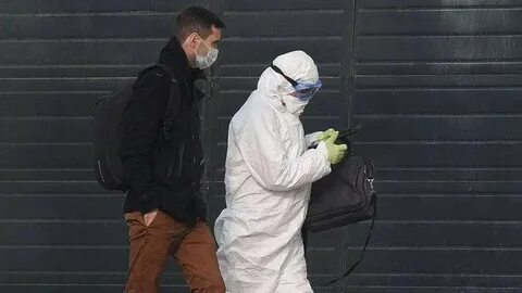 В 1 день больной заражает 4 человек