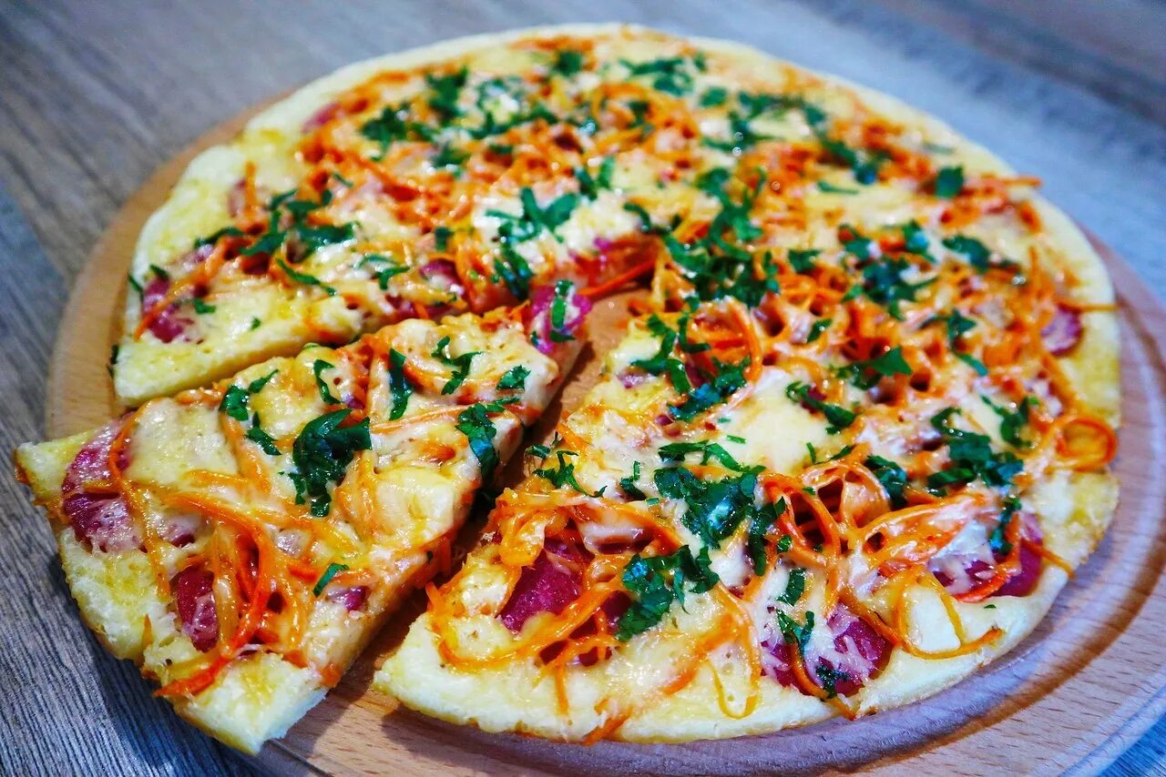Приготовить пиццу на сковороде быстро и вкусно. Быстрая пицца. пицца легкая. пицца на сковородке. писа на сковороде за 5 минут.