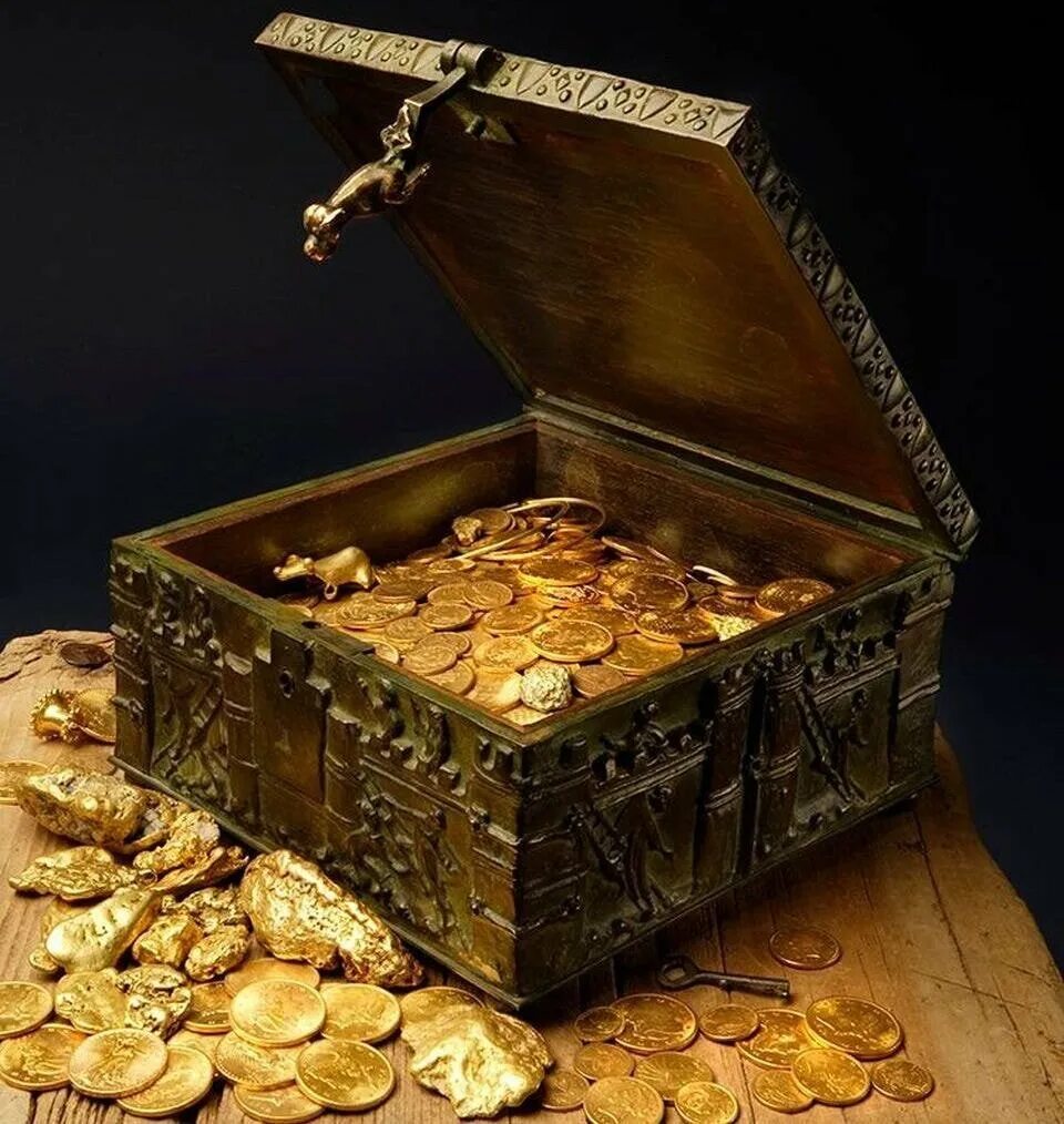Сокровища в озерах. Клад. Сундук с золотыми монетами. Сокровищница. Горы золота и драгоценностей.