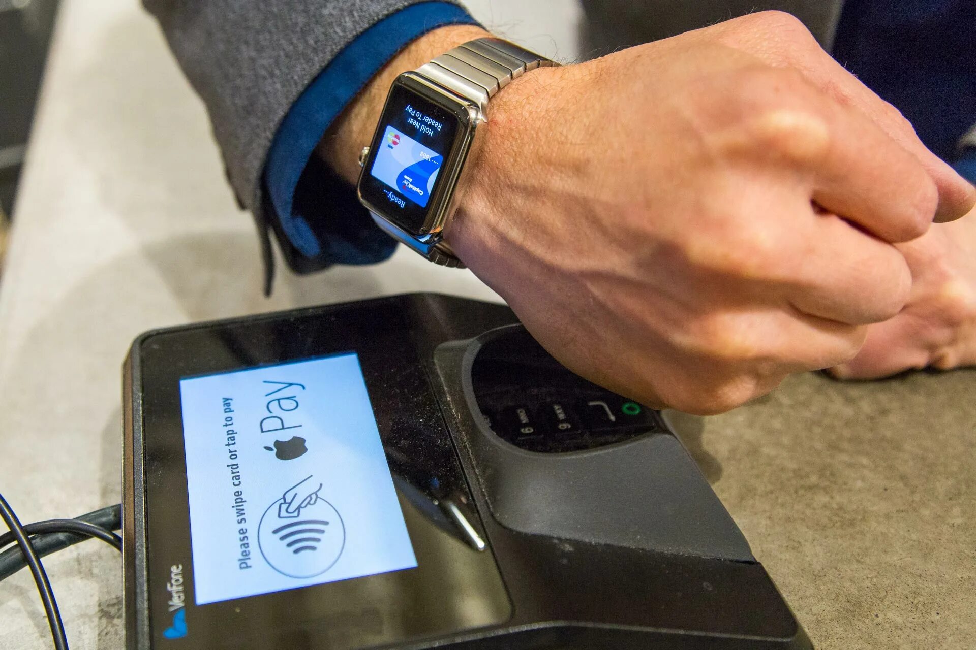 Apple watch NFC. Смарт часы с нфс модулем. Apple pay NFC. Смарт-часы с NFC 2022.