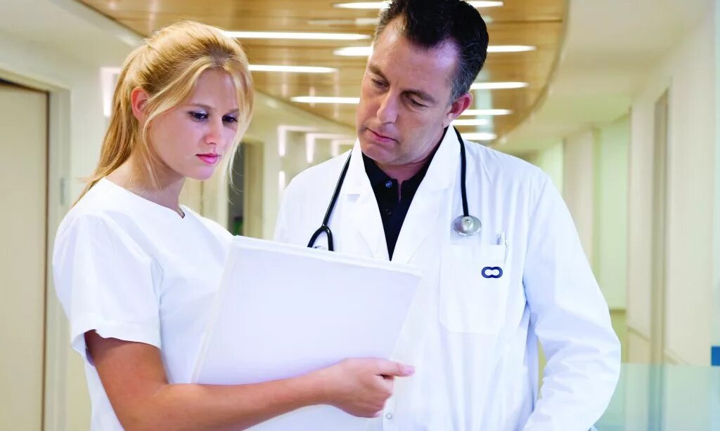 Врач работать в стационаре. Осмотр врача. Врач работать в стационаре. Фотография доктора. Врач работать в стационаре.