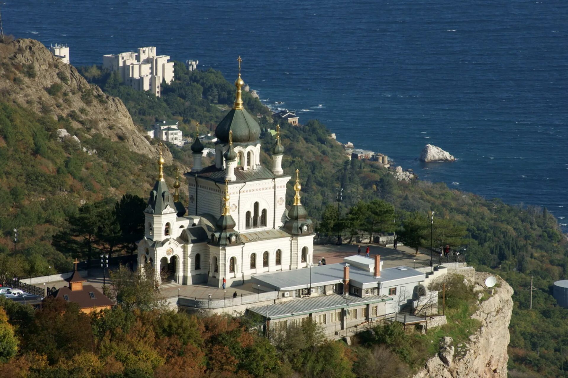 Церковь форос в крыму. Форосская Церковь в Севастополе. Форосская Церковь Байдарские ворота. Храм Воскресения Христова в Форосе. Воскресенская Церковь (Форос).