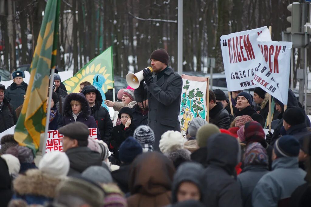 Лес протест. Митинг в поддержку экологии. Экологические протесты против. Митинг в лесу. Протесты против вырубки леса.