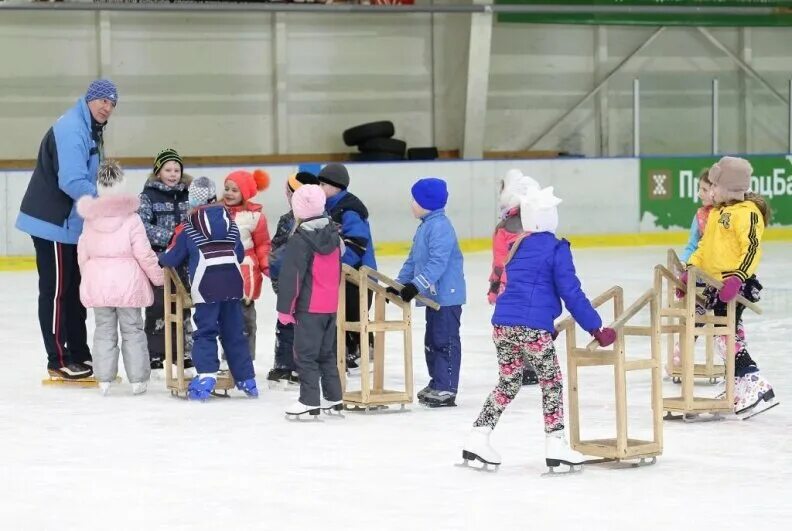 заниматься фигурным катанием. занятия на коньках для детей. морозово каток секция. занятия по фигурному катанию для детей. занятия по фигурному катанию для детей.