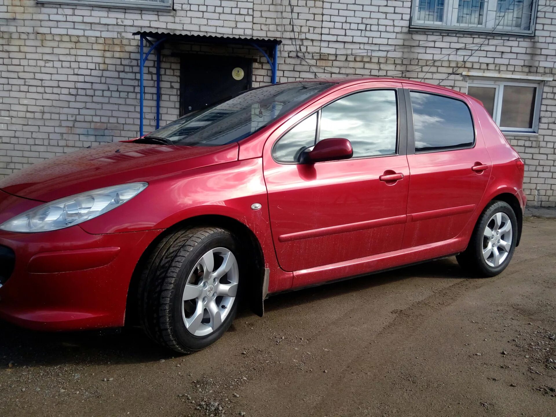 Пежо 307 r16. Колесо пежо 307. Peugeot 307 sw. Пежо 307 r16. Пежо 307 r17.