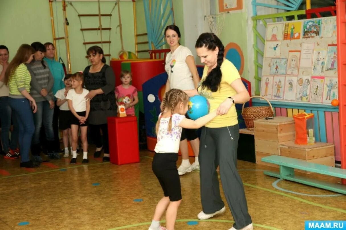 Спортивный праздник для мам. Праздник спортивная мама. А ну ка мамочки спортивные соревнования. Конкурсы для мам и девочек на спортивном празднике. Отчёт игровой программы а ну ка мамы и Дочки.