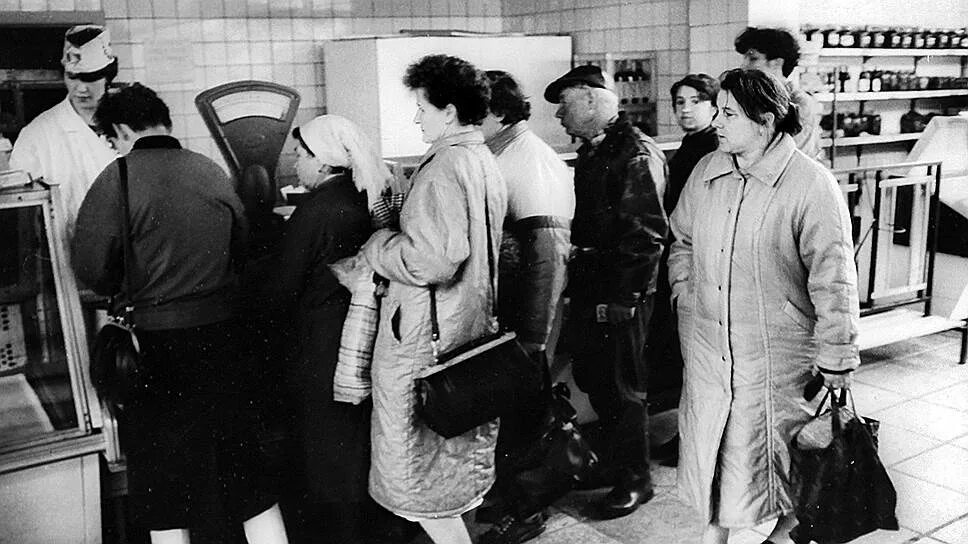 В 1982 была принята. Продовольственная программа 1982. продовольственная программа ссср 1982. дефицитные товары в ссср. продовольственная программа кпсс.