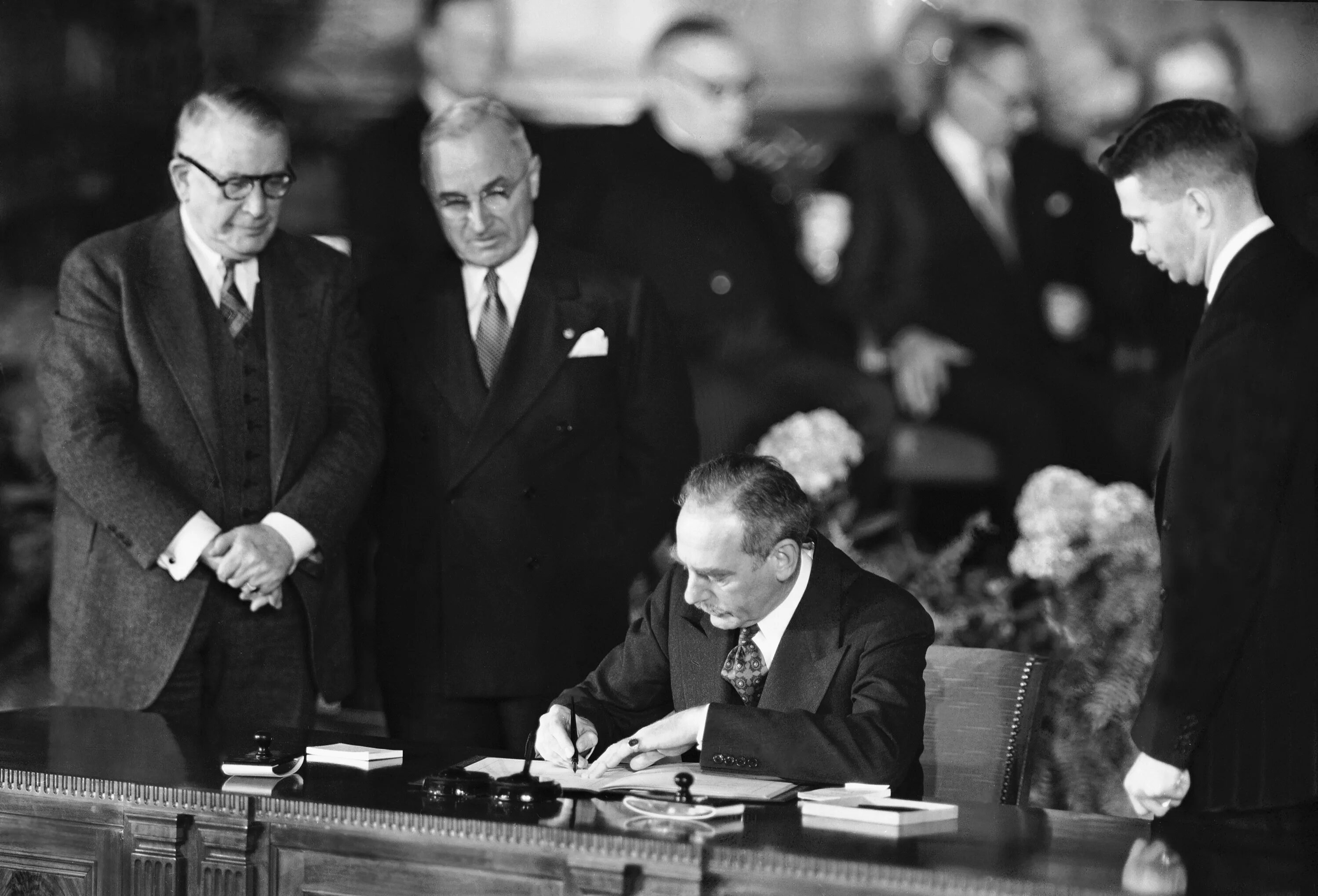 Подписание Североатлантического договора 4 апреля 1949. 4 Апреля 1949 НАТО. Подписание НАТО 1949. North Atlantic Treaty Organization 1949.