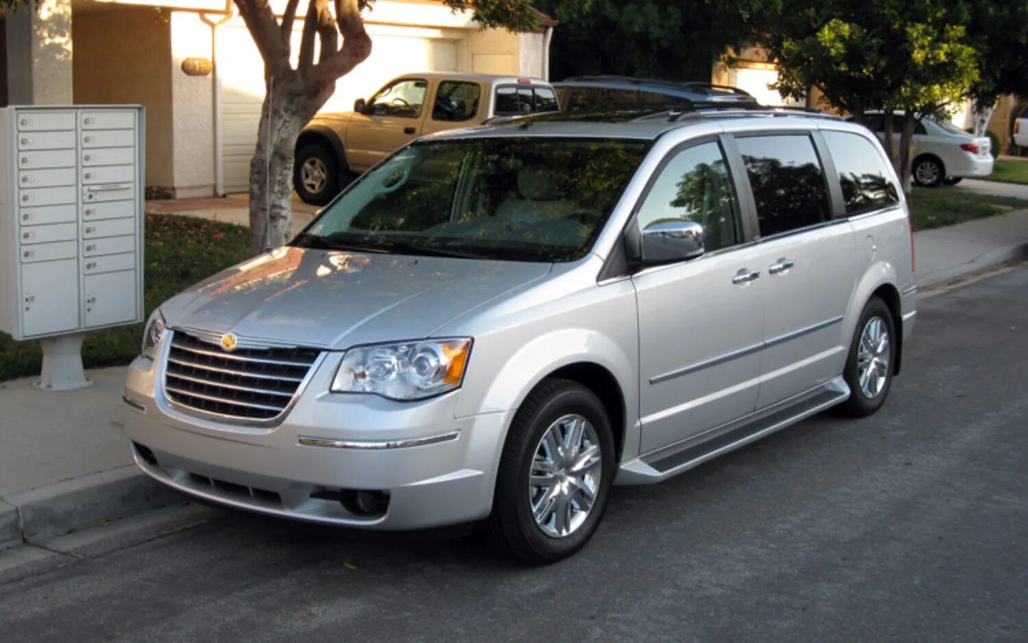 Крайслер Таун Кантри 2014. Chrysler Town Country 2009. Крайслер Таун Кантри 4 поколения. Крайслер Таун Кантри 5.