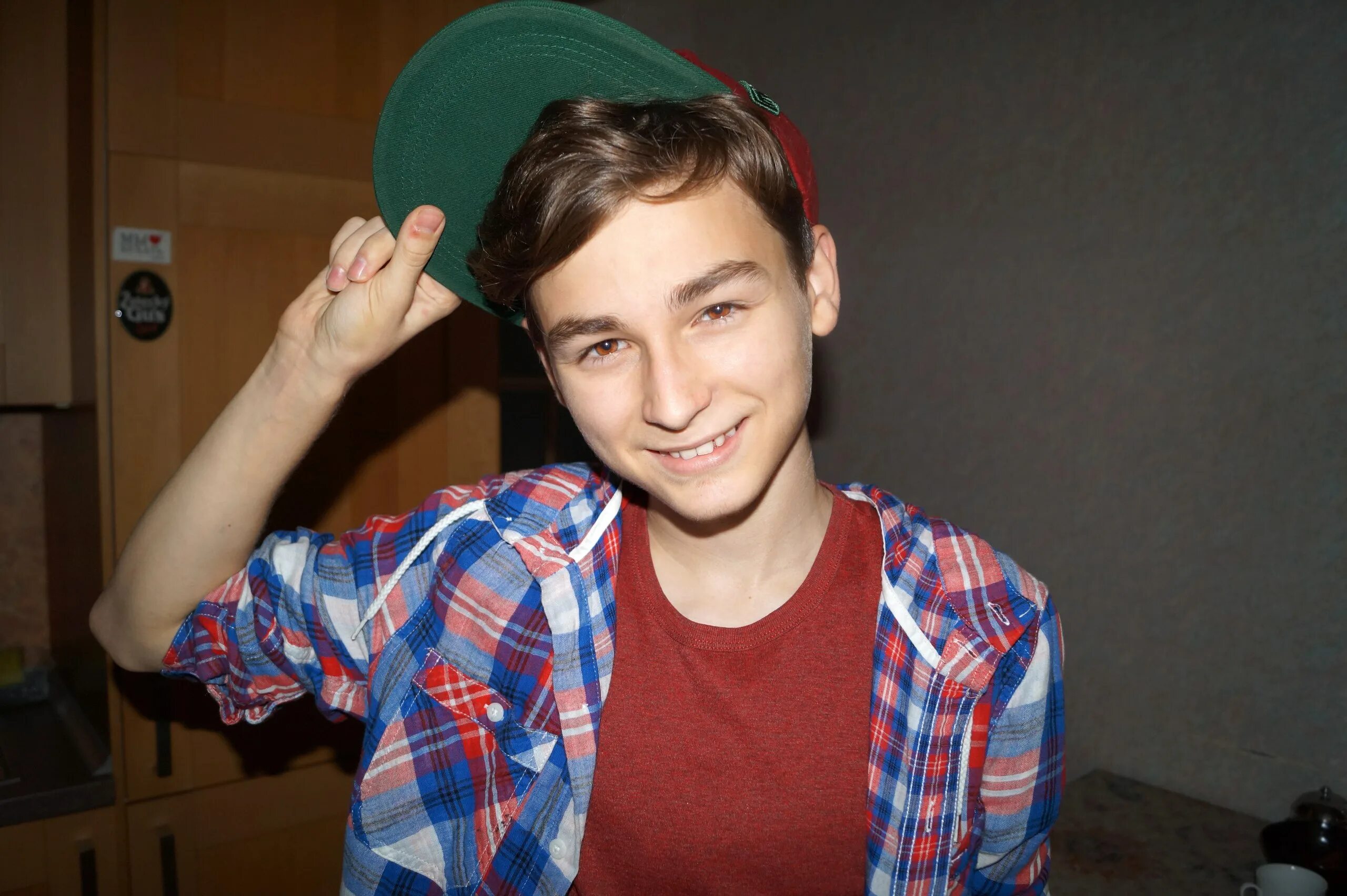 Старые видео блоггеры. Мамикс 2021. Ивангай 2015. Акр видеоблоггер. Блоггер ивангай.