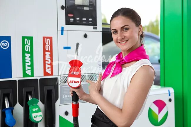 заправка сутки трое песня. сутки трое. заправка сутки трое песня. девушка на бензоколонке. топливный заправщик.