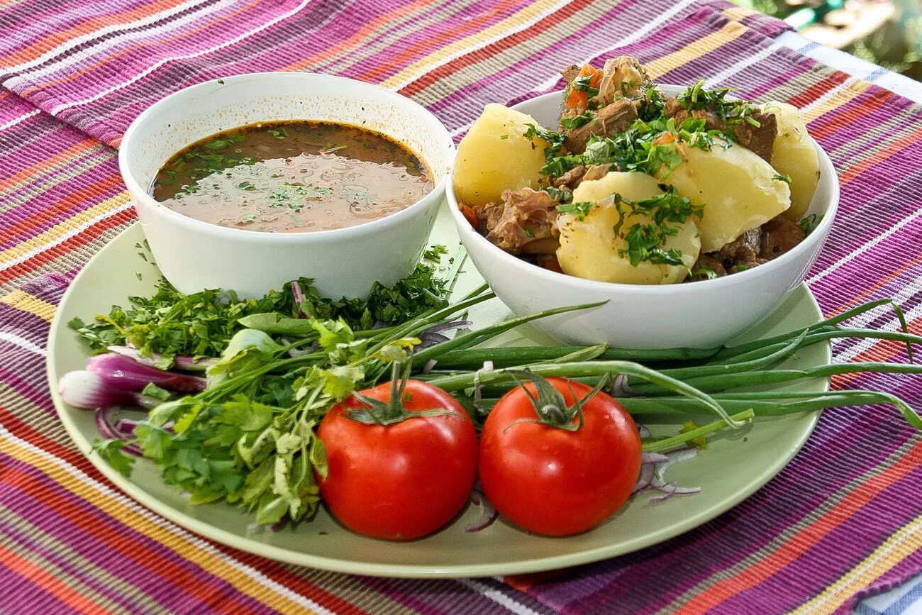 Шурпа из баранины с картошкой. Шурпа. Аварский суп. Шурпа из баранины. Узбекский суп.