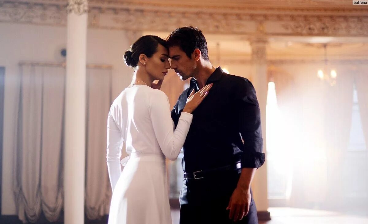 Асли и ферхат. Самая белая любовь. Чёрно-белая любовь турецкий ферхат. Самая белая любовь. Чёрно-белая любовь поцелуй ферхата и аслы.