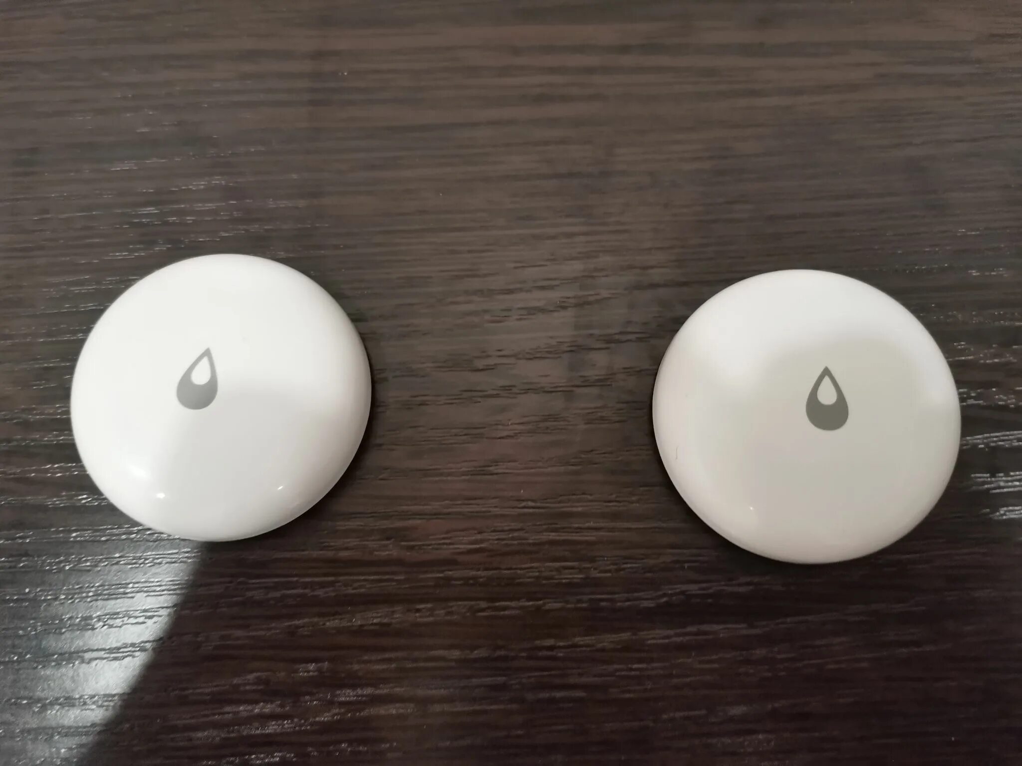 Aqara temperature and humidity sensor. Датчики xiaomi aqara. Датчик влажности aqara с экраном. Aqara sjcgq11lm. Aqara flood sensor.
