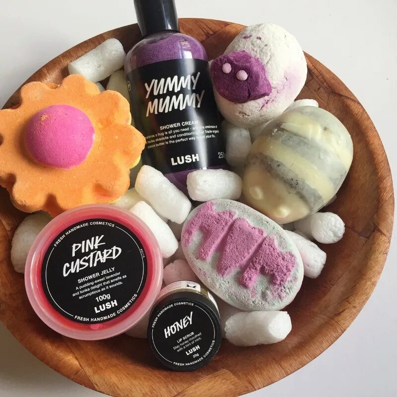 Косметика лаш купить. Лаш косметика. Косметика для Даши.. Lush магазин косметики. Lush косметика интернет магазин.