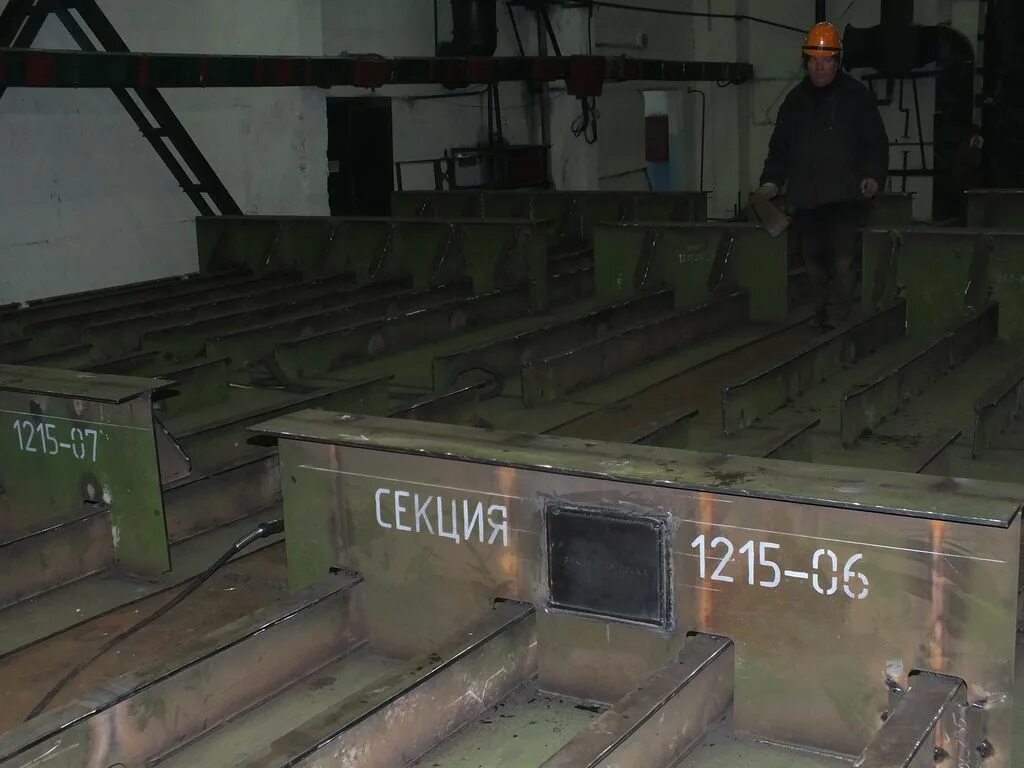 Секционная сборка. Секционная сборка. Постель для сборки днищевой секции судна. Секционная сборка. Секционная сборка.