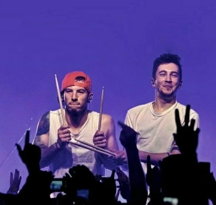 A twenty one pilots. 21 pilots. группа ван пайлотс. twenty one pilots концерт.