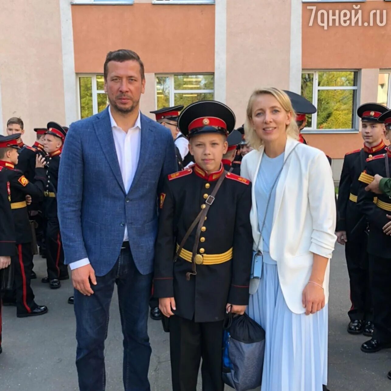 Андрей Мерзликин со своими прекрасными дочурками! Какие красавицы 2023 Хорошие о