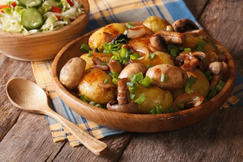 Creamy Mushroom Pasta Bake Recipe - CHOW.com Gratin pates poulet, Pates au poule