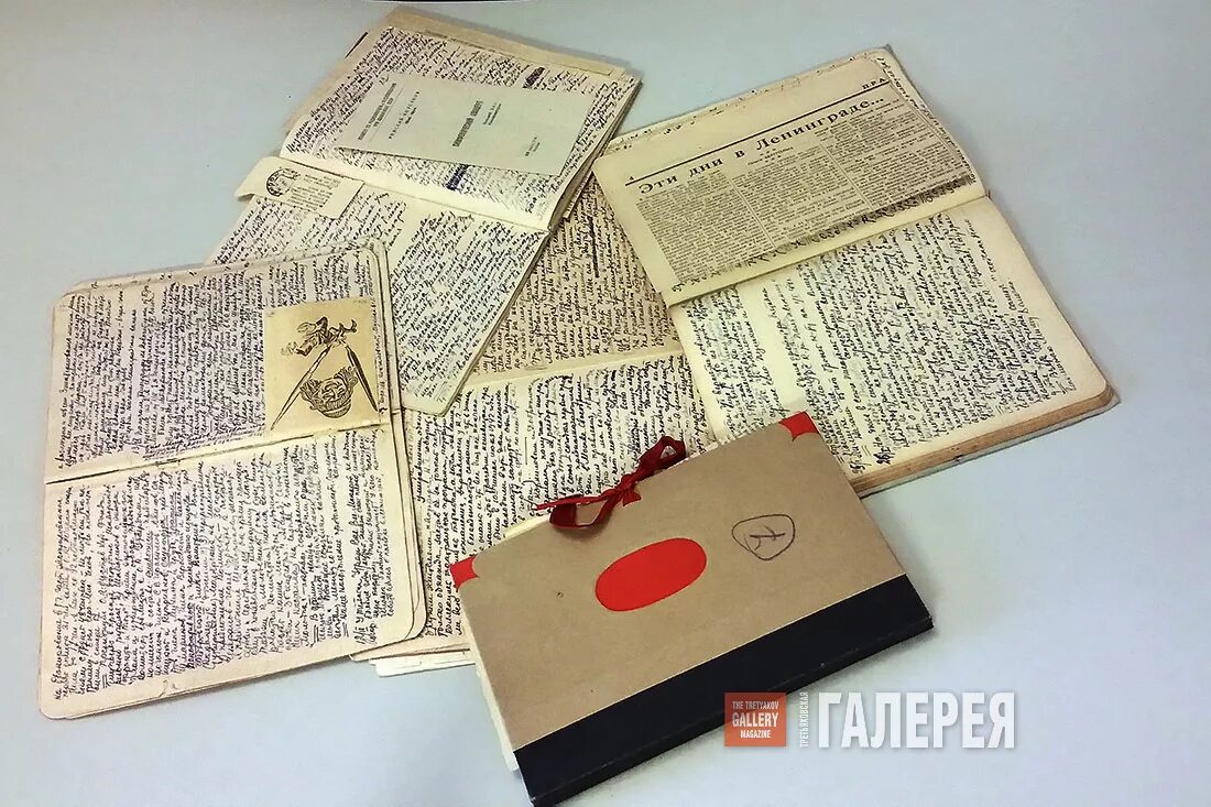 В дом принесли 36 писем журналов. Дневники и письма. старые дневники и письма. фото писем и дневников древних. тетради 1946.