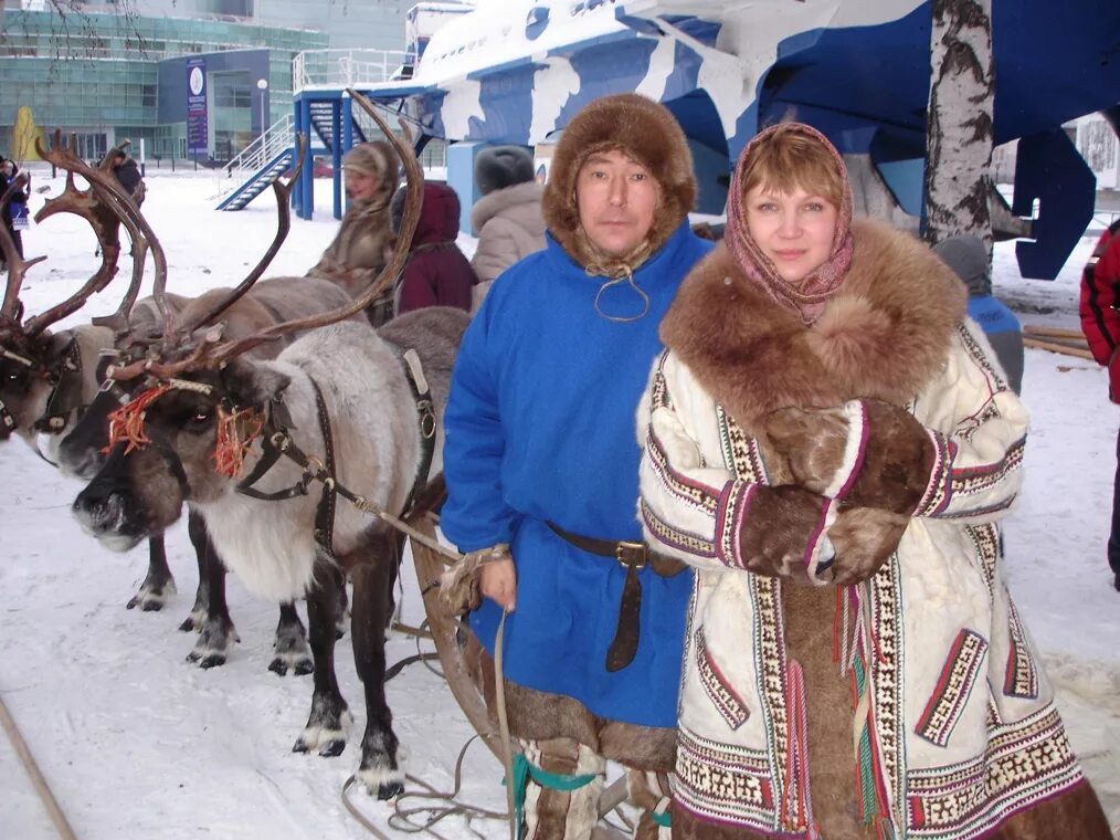 Вакансии хмао югры. Коренные народы малочисленные ХМАО манси. Коренные малочисленные народы севера ХМАО. Манси остяки. Центр культуры малочисленных народов севера Нягань.