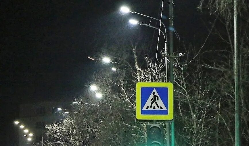 Мурманск улица сгибнева. Светофор на улице матвеева. Светофор североморск. Оптика северск солнечная. Светофор североморск.