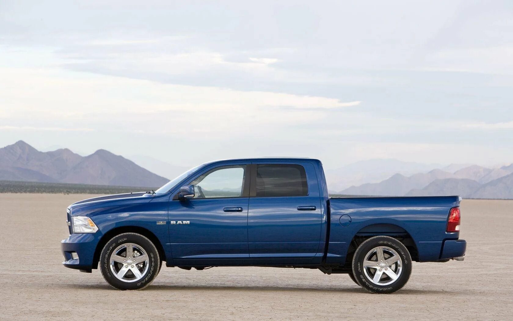 Blue ram. Dodge Ram Pickup 1500. Dodge Ram 1500 Sport. Dodge Ram 2009. Dodge Ram 1500 2009.