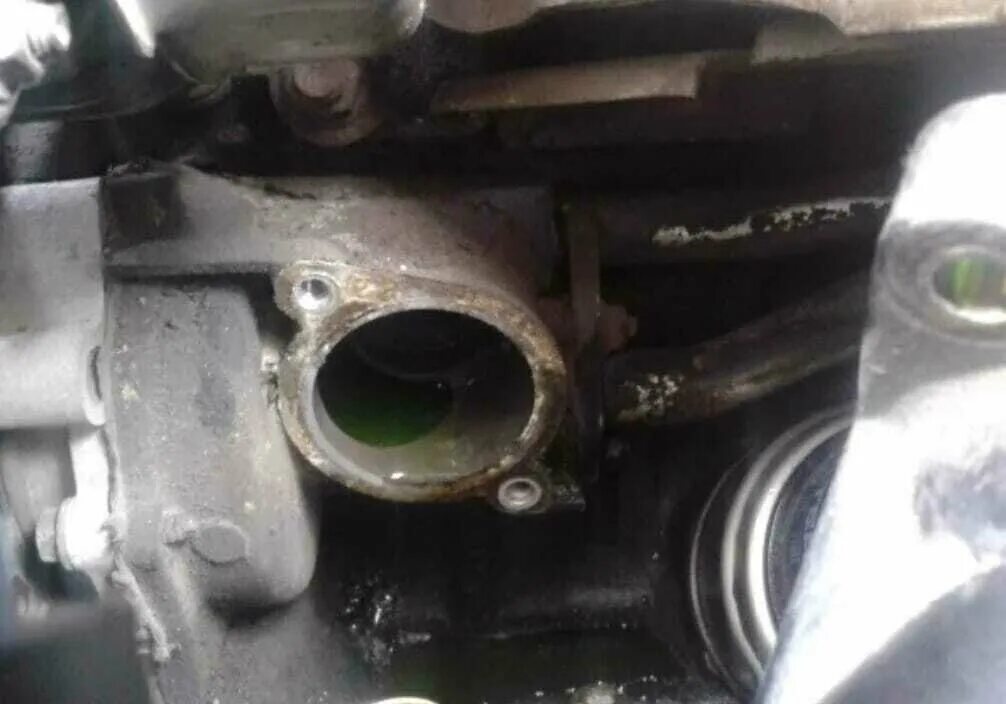 термостат мазда 3 1. 4 1998 года. 6. замена термостата 3. 0 бензин.