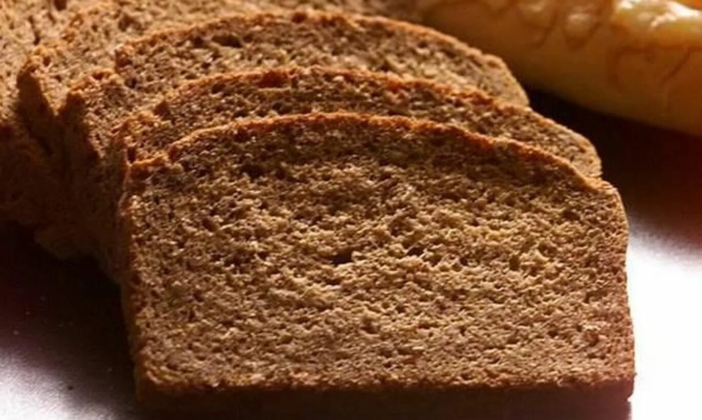 Черный хлеб сахар. Черствый хлеб. Черствый белый хлеб. Фигурки из чёрствого хлеба. Способы использования чёрствого хлеба.