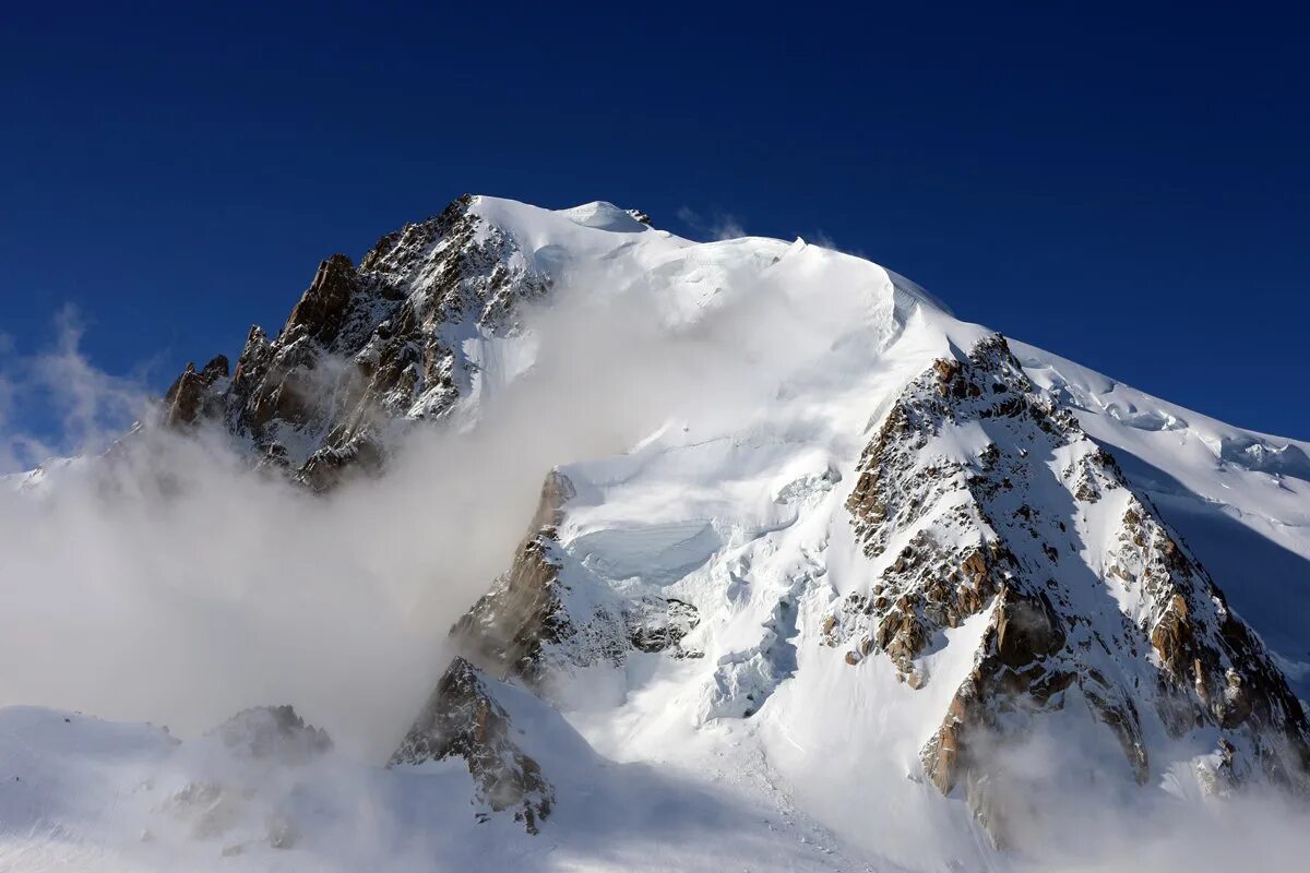 The highest mountain in europe. Фотопанорама горы Монблан. Эверест фотография 2 гигапикселя. Фотография Монблана 365 гигапикселей. Высочайшая гора Европы.