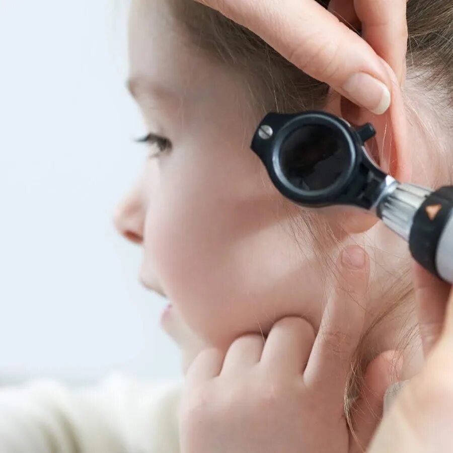 Врач сурдолог. Обследование ушей и слуха. Сурдолог-отоларинголог. Исследование слуха у детей.