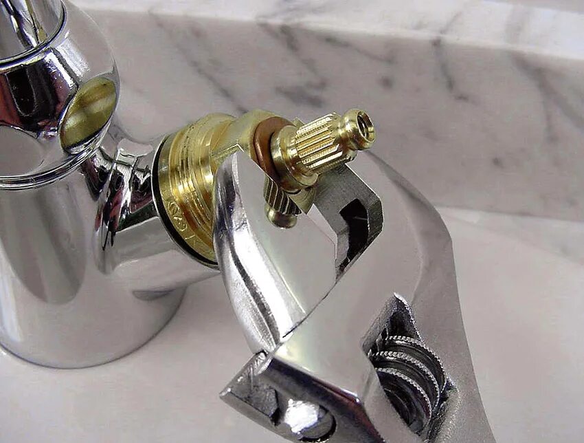 Порядок сборки керамической кран буксы. Как сменить кран буксу. 102. Схема сборки кран буксы. Снятие кран буксы смесителя.