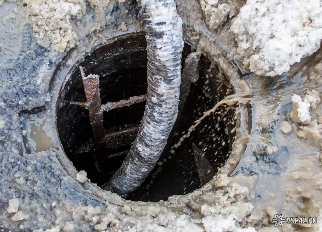 Почему в трубах стоит вода. Почему в трубах стоит вода. Почему в трубах стоит вода. Водопроводная труба в разрезе. Разморозка труб водоснабжения.