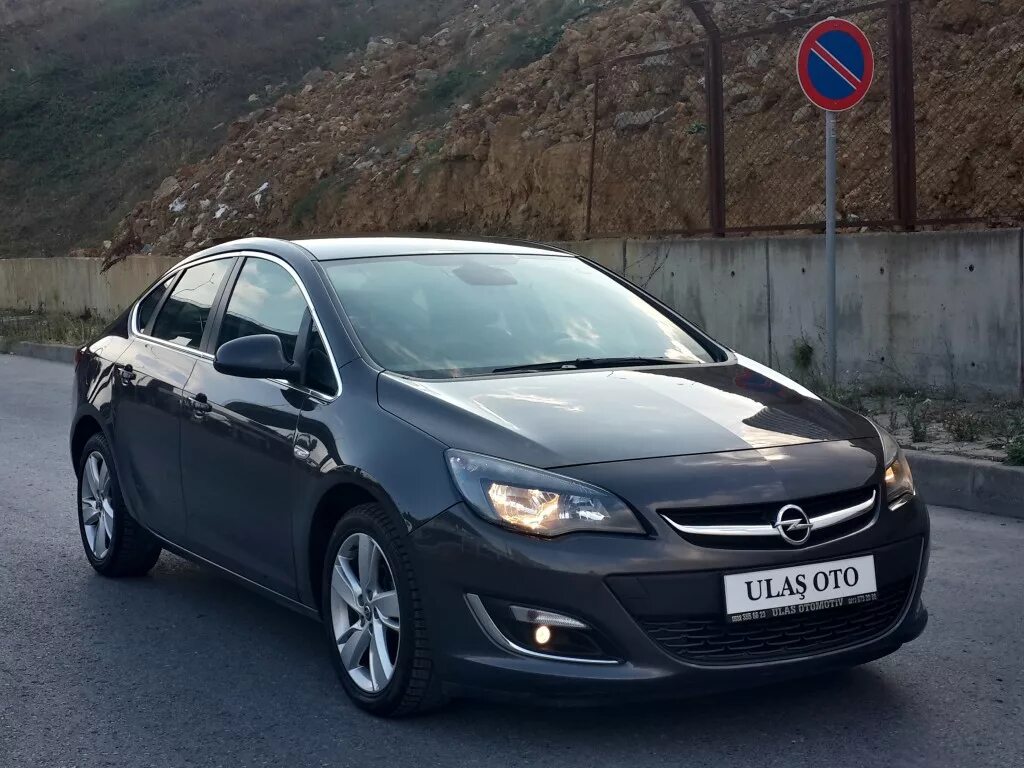Опель 1.3 отзывы. Opel Astra 2013 седан. Opel Astra j 2015 седан. Opel Astra 2015 седан.