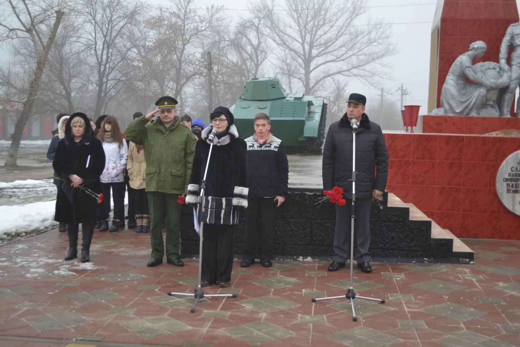 Погода в каменском дне. Парад в глубокий Каменского района. РДК поселок глубокий. Поселок глубокий Олимп. ЧП В Глубоком Каменского района.