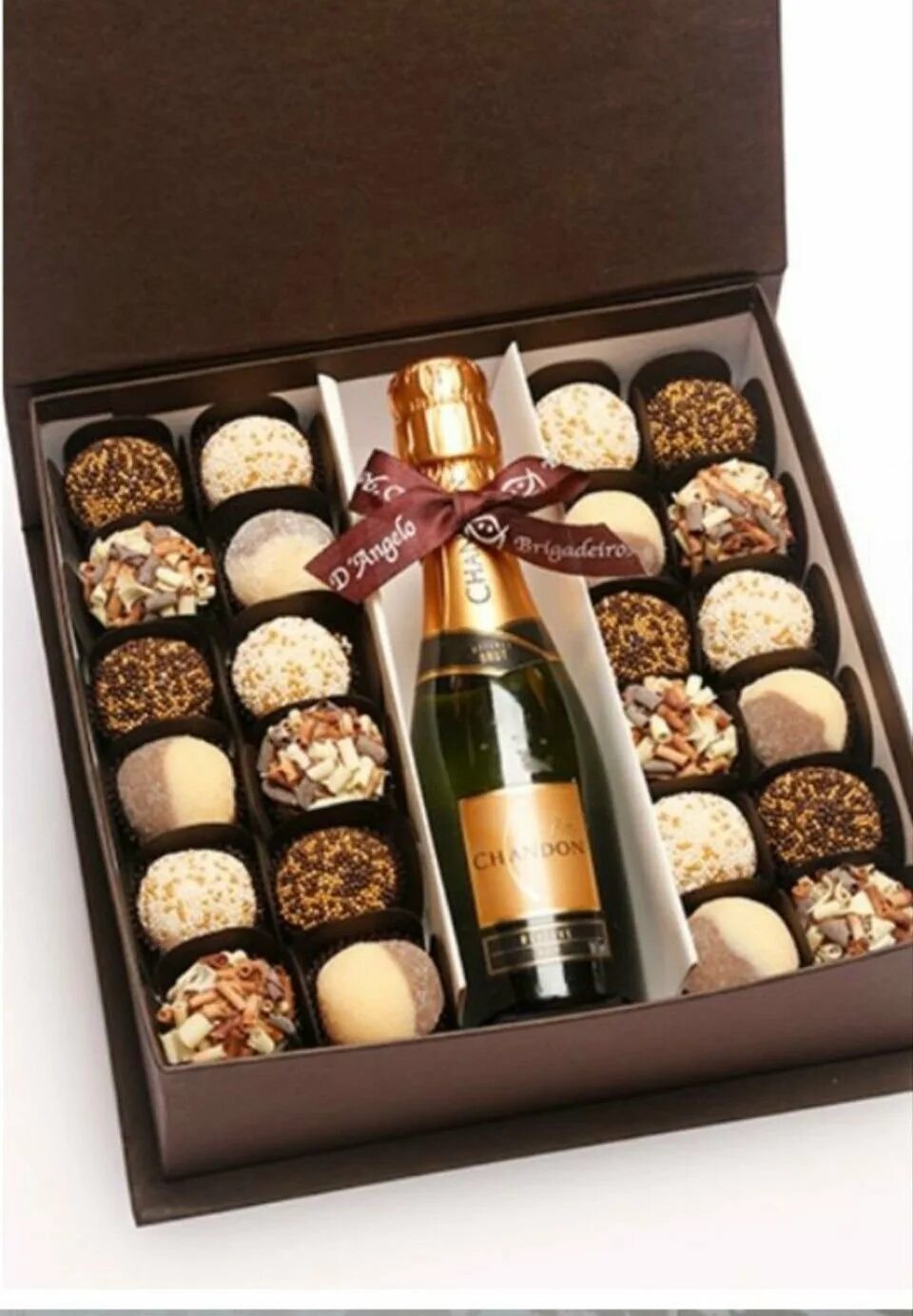 алкоголь в подарочной упаковке. коробочка для подарка. коробочки шампанских. коробочки шампанских. Bollinger шампанское подарочное.