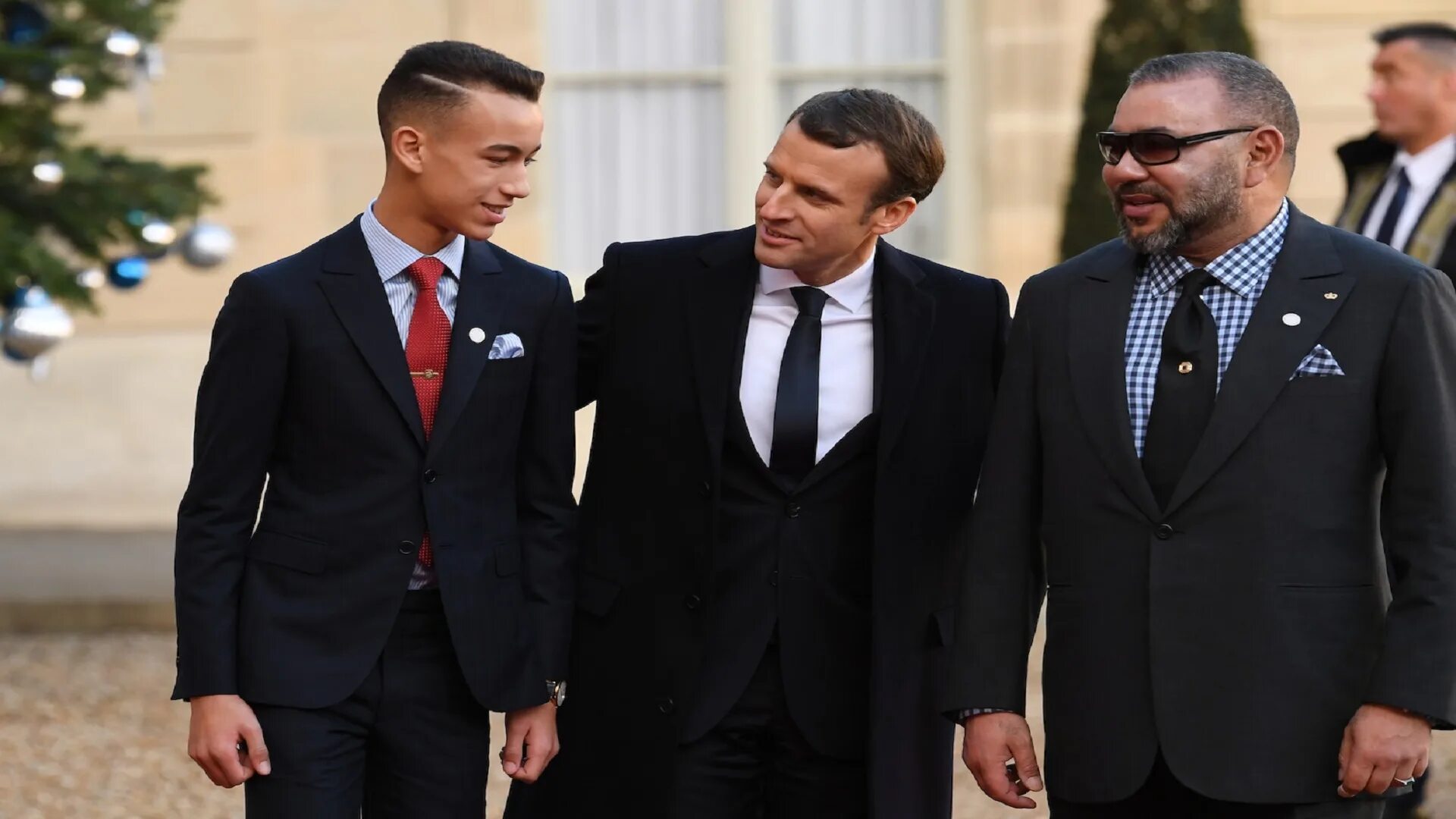 Принц Мулай Хасанның қол сүйгізуден бас тартуы: дәстүр ме, әлде өзгеріс белгісі ме?