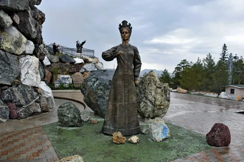 Бажовский парк в Златоусте. Хозяйка медной горы Бажовский парк Златоуст. Парк Бажова на Южном Урале. Златоуст парк Бажова памятник. Места бажова