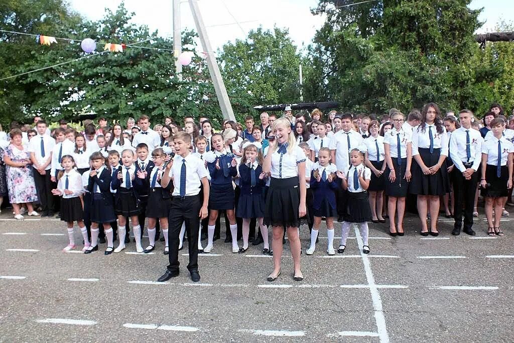 Мбоу медведовская сош. Мбоу медведовская сош. Школа номер 10 станица медвёдовская. Мбоу медведовская сош. Школа 10 медведовская.