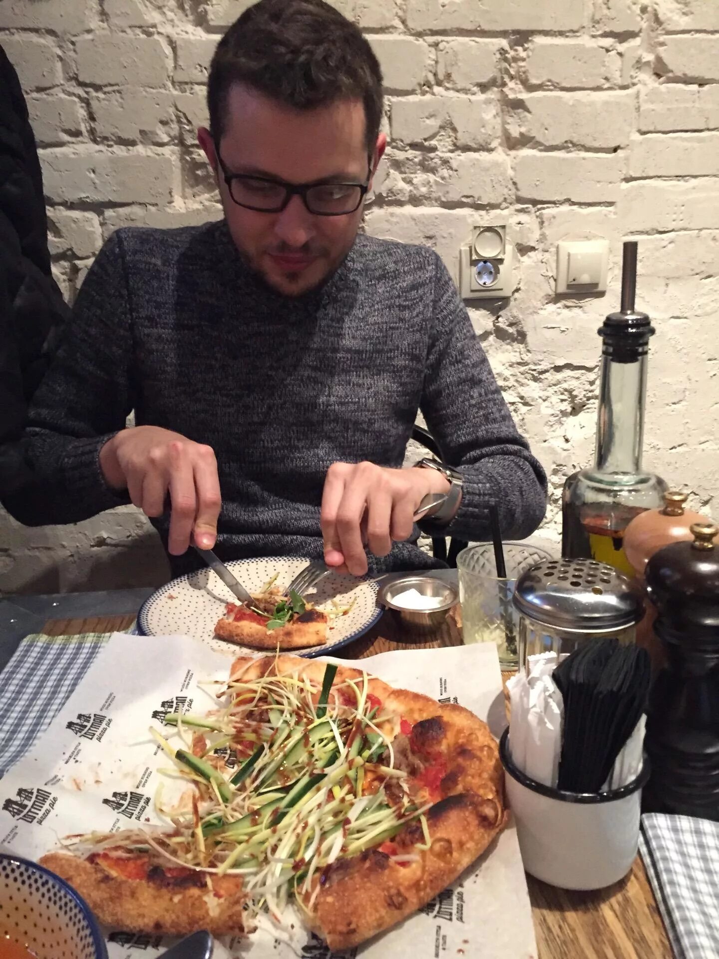 Zotman pizza ул солянка 1 2с1. Дмитрий зотов zotman. дмитрий зотов зотман пицца. зотов пицца пай. зотман ресторан.