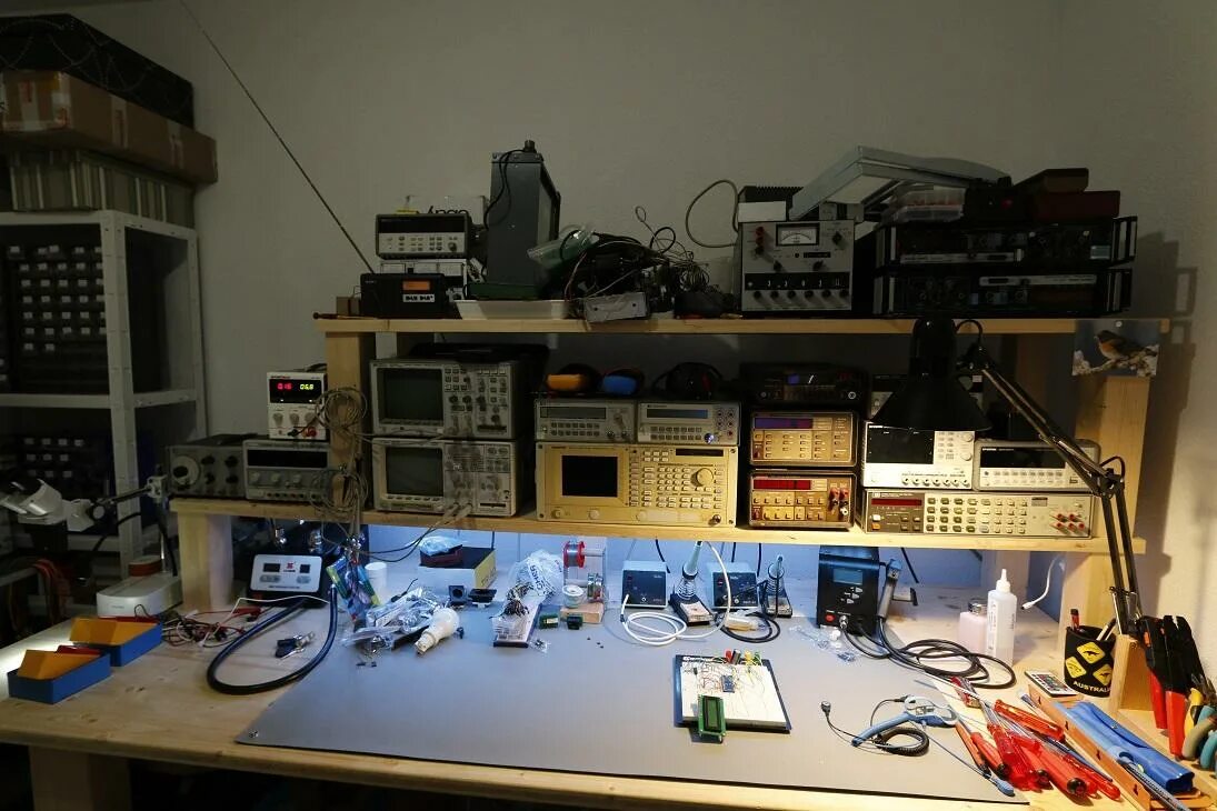 Electron work. Electronic workbench компьютер. electronic workbench 4011. metalsistem workbench. fantasy workbench.
